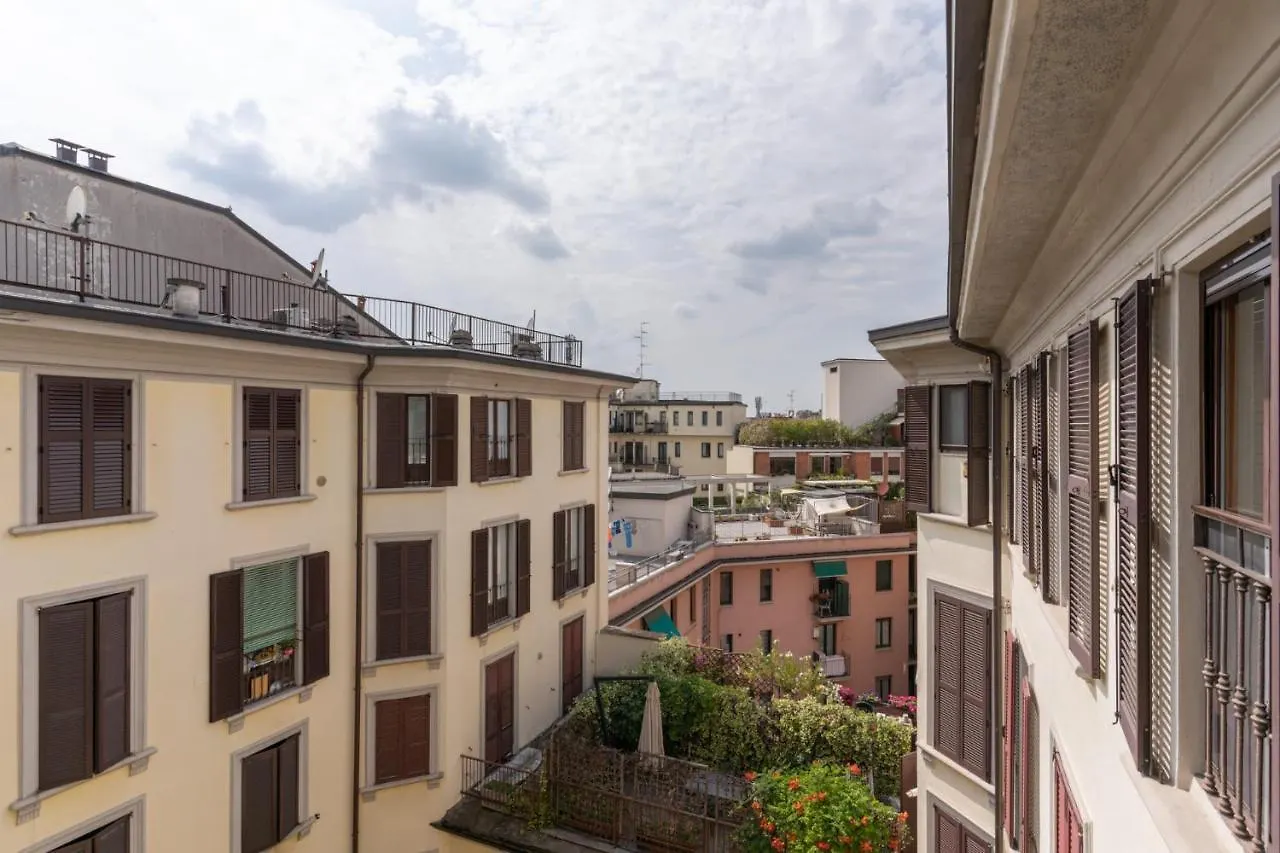 The Best Rent - Comfortable Studio Apartment Near S Ambrogio ミラノ 0*,  イタリア